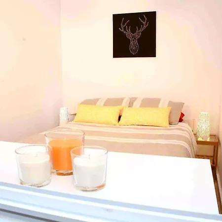 Great Location In Old Town Apartment *
